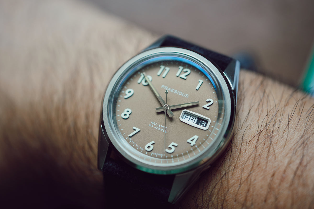 Montre Praesidus REC SPEC Khaki Automatique - Acier Brossé, Cadran Marron, Bracelet Silicone