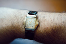 Load image into Gallery viewer, Benrus Prism Case