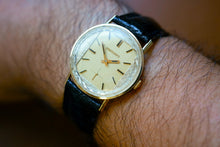 Load image into Gallery viewer, *RARE* NOS Longines Cal.370 Linen Dial w/ Prism cut crystal (10k Gold Filled)