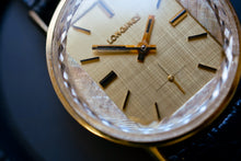 Load image into Gallery viewer, *RARE* NOS Longines Cal.370 Linen Dial w/ Prism cut crystal (10k Gold Filled)