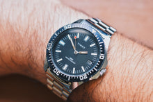 Load image into Gallery viewer, 1970’s Timex Manual Wind Diver