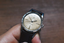 Load image into Gallery viewer, *RARE* Wittnauer Fluted Bezel (Circa 1960)