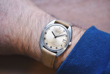 Load image into Gallery viewer, *RARE* 1970 Longines Ultra Chron HF 8317-2 (36,000bph)