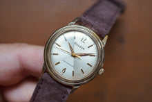 Load image into Gallery viewer, Bulova “Hourglass” 1967 Selfwinding