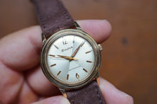 Load image into Gallery viewer, Bulova “Hourglass” 1967 Selfwinding