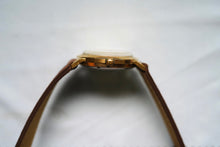 Load image into Gallery viewer, Bulova “Hourglass” 1967 Selfwinding