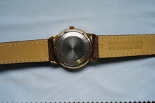 Load image into Gallery viewer, Bulova “Hourglass” 1967 Selfwinding