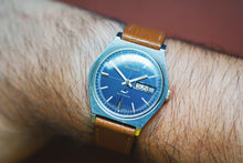Load image into Gallery viewer, Bulova Sea King Cross Hair Dial (1969 Blue Whale)