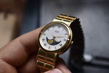 Load image into Gallery viewer, *RARE* Seiko Quartz Moonphase Date (NOS w/ Hang Tag)