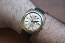 Load image into Gallery viewer, Bulova 23 Jewel N4 Auto