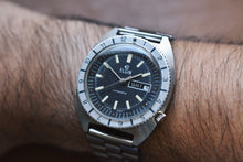 Load image into Gallery viewer, *RARE* Swiss Elgin Tropical Diver
