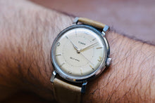 Load image into Gallery viewer, Timex Self-Wind (Circa 1960)