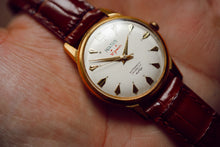 Load image into Gallery viewer, *RARE* Hilton 57 Jewel Automatic