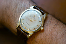 Load image into Gallery viewer, Omega Seamaster 2577 (Yellow Gold Cap)