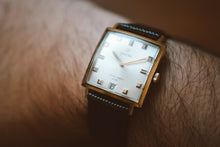 Load image into Gallery viewer, Vintage Enicar Star Jewels 200 – Rectangular Date