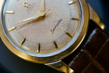 Load image into Gallery viewer, Omega Seamaster 2577 (Yellow Gold Cap)