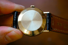 Load image into Gallery viewer, *RARE* NOS Longines Cal.370 Linen Dial w/ Prism cut crystal (10k Gold Filled)