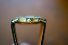 Load image into Gallery viewer, *RARE* NOS Longines Cal.370 Linen Dial w/ Prism cut crystal (10k Gold Filled)