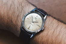Load image into Gallery viewer, *RARE* Wittnauer Fluted Bezel (Circa 1960)