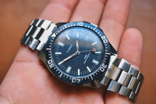 Load image into Gallery viewer, 1970’s Timex Manual Wind Diver