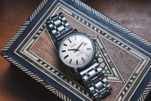 Load image into Gallery viewer, Benrus 3 Star 25 Jewel Automatic